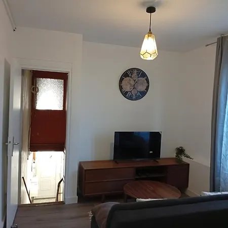 Modern Apartment! *